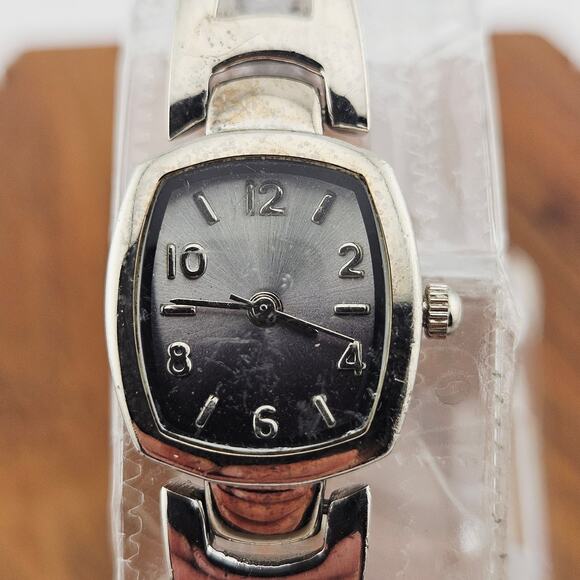 Women's Silver Tone Bracelet Link Watch Gray Analog Dial Casual Basic Everyday - Picture 2 of 7